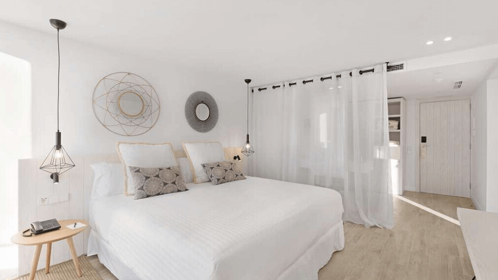 Deluxe Sea View with Whirlpool Bathtub